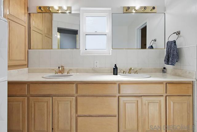 1654 LINWOOD, San Diego CA: https://media.crmls.org/mediaz/235f8d82-851f-41bc-bf8a-8f1782d49c8f.jpg