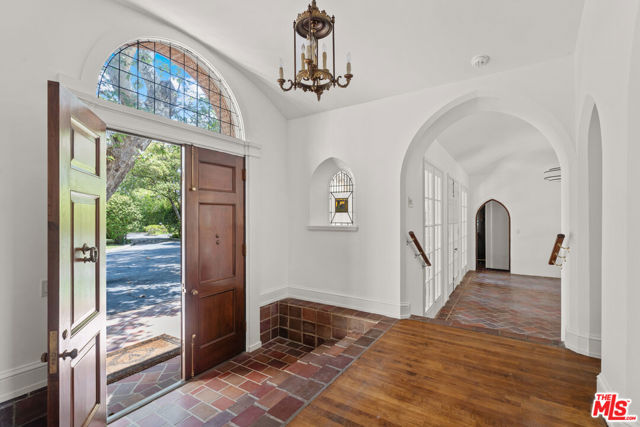 808 Woodacres Road, Santa Monica CA: https://media.crmls.org/mediaz/235fe8ed-08b5-467c-9b8a-0a5ee80e8709.jpg