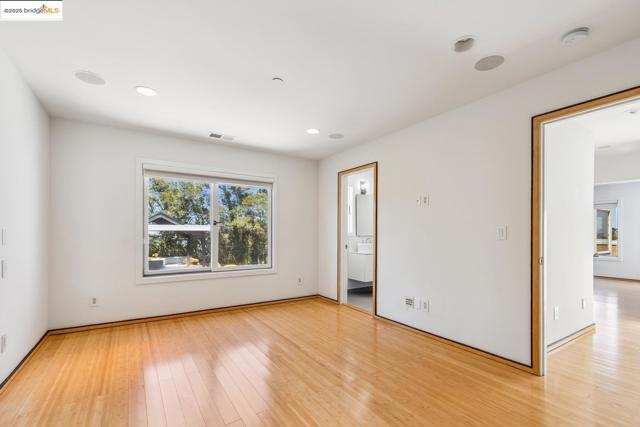 2912 Hillside DR, Burlingame CA: https://media.crmls.org/mediaz/2360388e-5227-4aec-8783-8aed272f700f.jpg