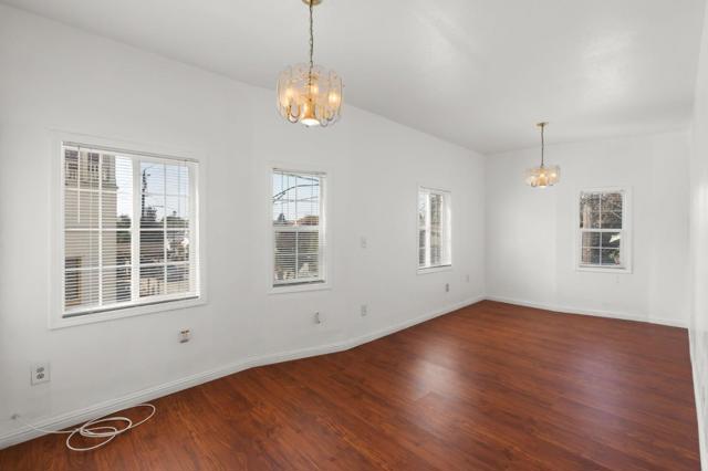 1049 55th Street, Emeryville CA: https://media.crmls.org/mediaz/2360b27d-92a1-4df2-bc6b-1003c0805997.jpg