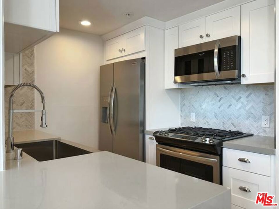 301 S SWALL Drive #201