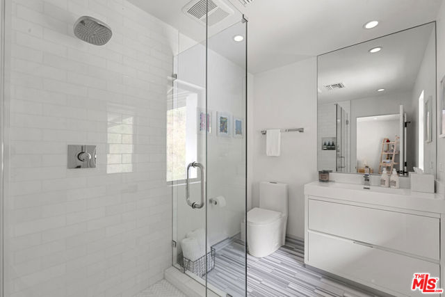 1739 San Ysidro Drive, Beverly Hills CA: https://media.crmls.org/mediaz/23610d23-df9a-49cb-b11d-a29cd0beed6b.jpg