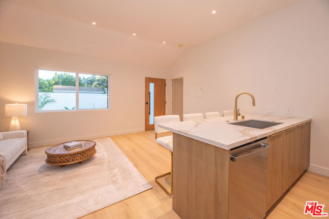 5325 S Victoria Avenue, Los Angeles CA: https://media.crmls.org/mediaz/23619ea2-daeb-4af3-bf5f-316ce877d5e5.jpg