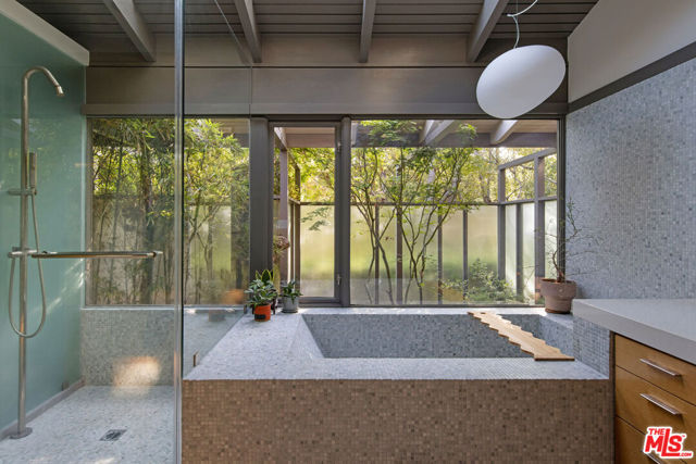 1030 Canon Drive, San Marino CA: https://media.crmls.org/mediaz/2361e202-23f8-417c-8389-b3b49f6d3e38.jpg