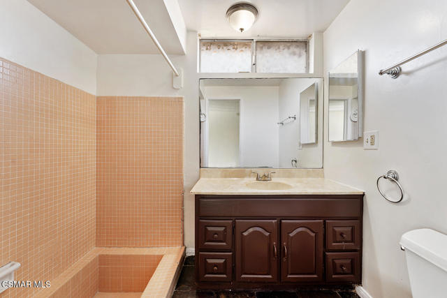 19844 Hemmingway Street, Winnetka CA: https://media.crmls.org/mediaz/2361eb43-ae96-454a-9c5e-af20a9386f38.jpg