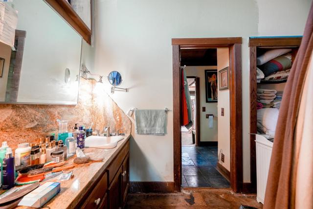 21 Red Rock Way, San Rafael CA: https://media.crmls.org/mediaz/23620931-c0e8-42b3-925c-62b610179211.jpg