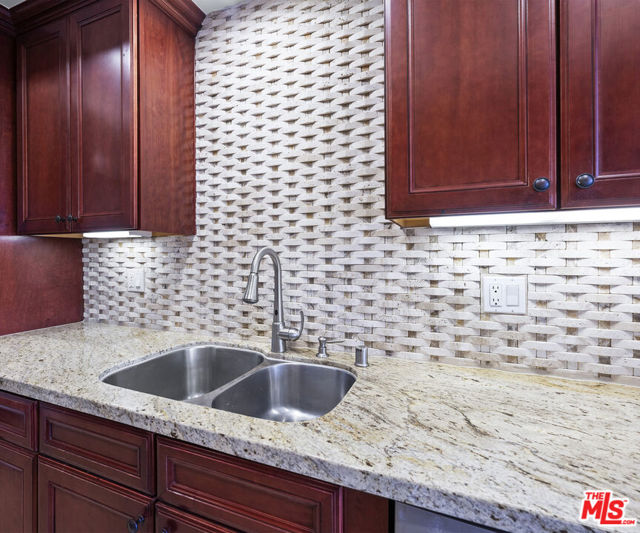 155 N Hamilton Drive, Beverly Hills CA: https://media.crmls.org/mediaz/23628622-40dd-44ff-b73e-098c39b57292.jpg