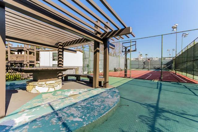 8650 Gulana Avenue, Playa del Rey CA: https://media.crmls.org/mediaz/23628862-9e15-456d-9717-527b037ab8bd.jpg