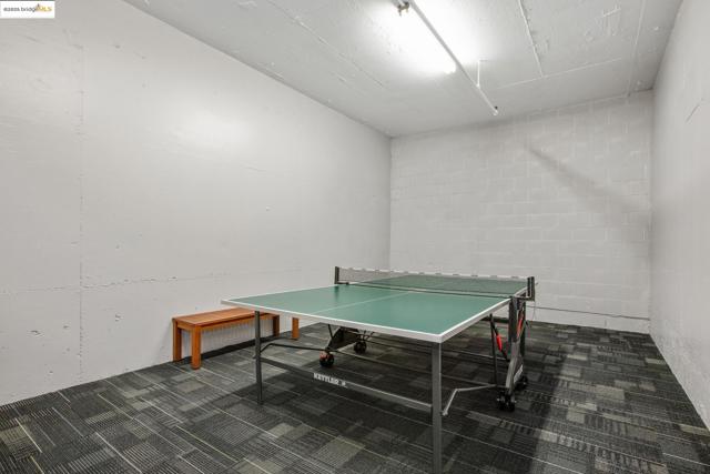 555 Pierce St, Albany CA: https://media.crmls.org/mediaz/23628af9-e44b-437e-86f5-f22b4fc8aa4e.jpg