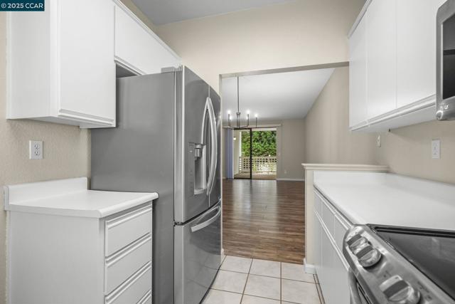 2584 Oak Rd, Walnut Creek CA: https://media.crmls.org/mediaz/2362cd10-ead6-4190-b292-6a4123f6a612.jpg
