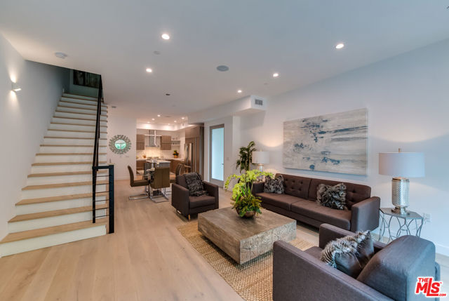 723 HUNTLEY Drive, West Hollywood CA: https://media.crmls.org/mediaz/2362f5a5-b27d-4a5a-831d-e0882f6b62b0.jpg