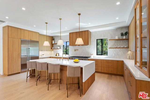 20215 Lorenzana Drive, Woodland Hills CA: https://media.crmls.org/mediaz/236302fc-fe34-42e9-b48d-378c2ce55f0a.jpg