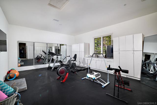 13742 Paseo Valle Alto, Poway CA: https://media.crmls.org/mediaz/23630320-0bb5-4a51-b454-5faaaafa9a16.jpg