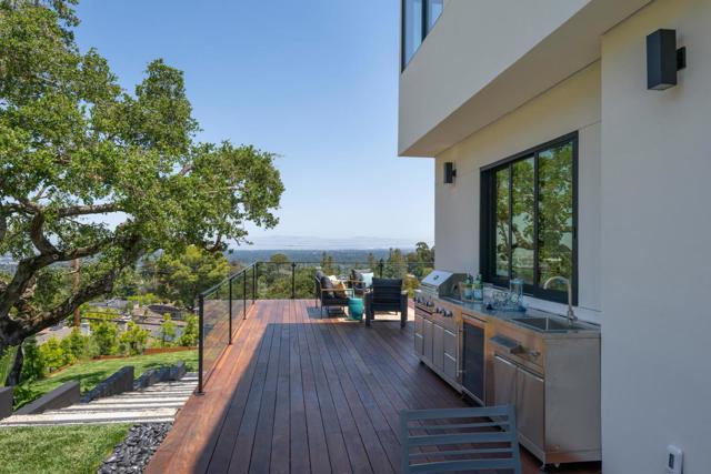 3964 Jefferson Avenue, Redwood City CA: https://media.crmls.org/mediaz/23630c26-3270-4141-9493-975dd73bb9bc.jpg