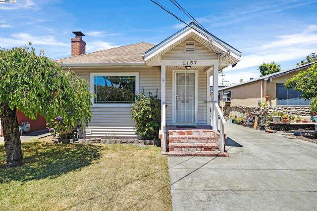 1137 Post St, Alameda CA: https://media.crmls.org/mediaz/236389a1-33ad-47c3-aa9a-ddce083ba88d.jpg