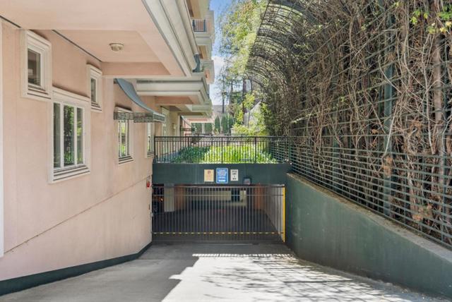 200 Sheridan Avenue, Palo Alto CA: https://media.crmls.org/mediaz/23641a04-aba2-40a4-b71b-6d8ddf0d3bd2.jpg