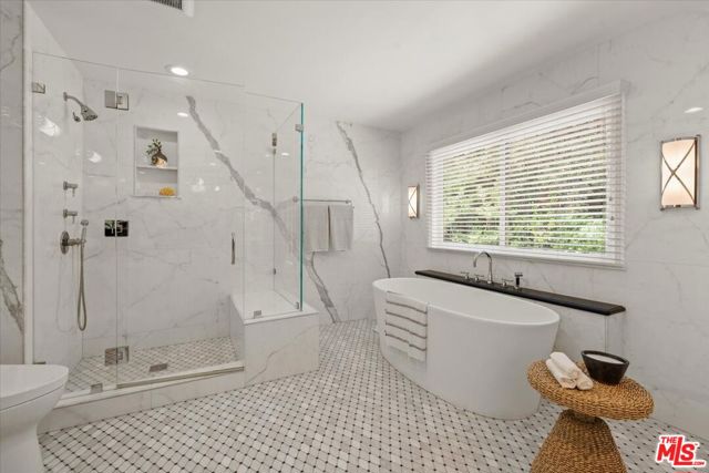 10411 Windtree Drive, Bel Air CA: https://media.crmls.org/mediaz/23642a02-a99d-4c69-838f-a123c759cbb5.jpg