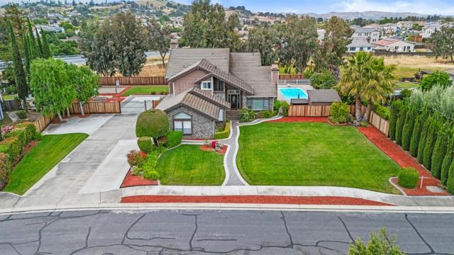 151 Tierra Del Sol, Hollister CA: https://media.crmls.org/mediaz/23648362-0c0d-4395-bfb1-d72705bde080.jpg