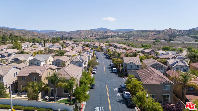 29266 Pilgrim Court, Valencia CA: https://media.crmls.org/mediaz/2364b3bc-2055-4c05-82d1-40c8683a7a02.jpg