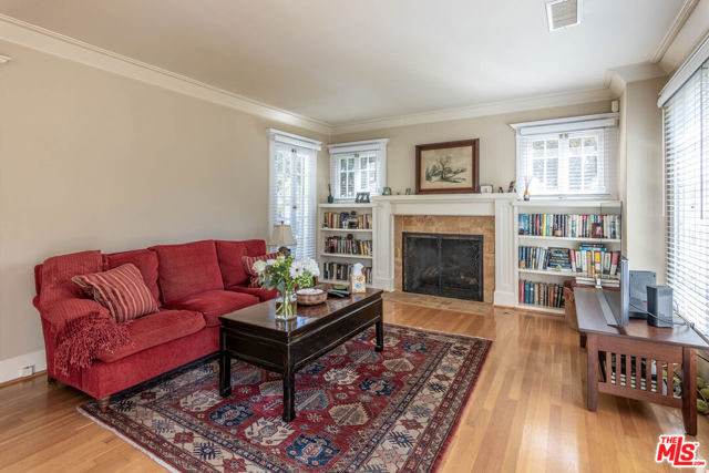 880 WELLESLEY Avenue, Los Angeles CA: https://media.crmls.org/mediaz/236550aa-8a53-4208-bd94-4b4373fce4b1.jpg