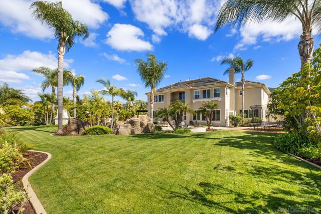 10263 Winecreek Ct, San Diego CA: https://media.crmls.org/mediaz/23658b88-6c2b-492b-8a2f-ecb1e00087e0.jpg