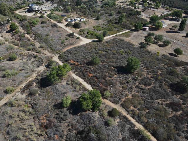 77 Jeffrey Heights Rd, Valley Center CA: https://media.crmls.org/mediaz/2365f417-5e1c-4800-93c8-477bef134141.jpg