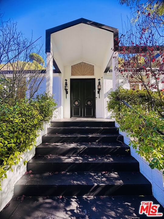Drew Fenton | 936 Chantilly Road Los Angeles CA | MLS: 7576293