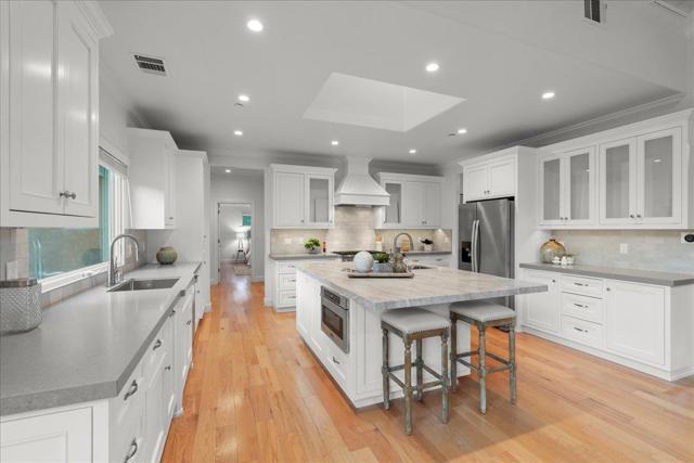 15211 Becky Lane, Monte Sereno CA: https://media.crmls.org/mediaz/2366788b-4572-428d-928f-27b2797050cc.jpg