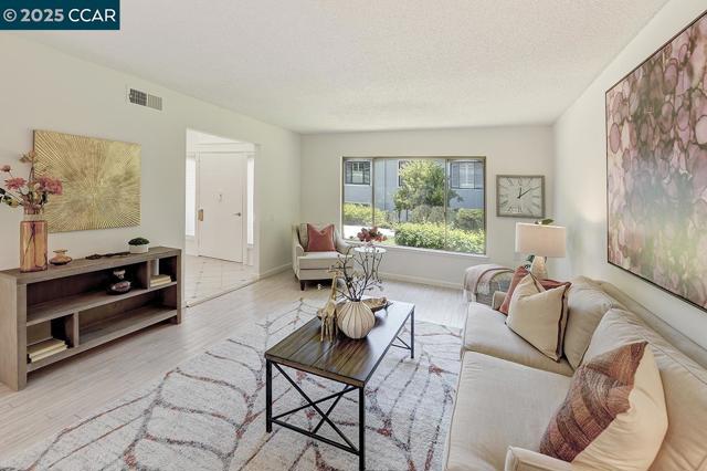 1517 Oakmont, Walnut Creek CA: https://media.crmls.org/mediaz/23668a7b-0b8d-40be-bf39-ae6e8f04f823.jpg
