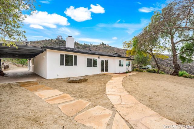 13764 Jamul DR, Jamul CA: https://media.crmls.org/mediaz/2366b902-e5c9-469f-b729-364ca99edeee.jpg