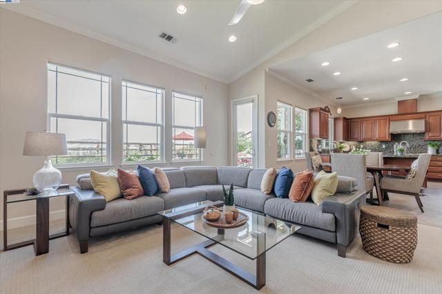 2531 Leona Pl, Pleasanton CA: https://media.crmls.org/mediaz/23676bf8-0603-4dea-88cc-477281d0cba3.jpg