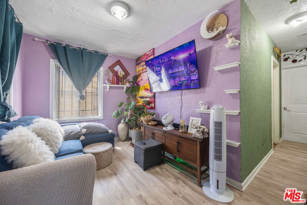 MLS #25570667 img 19