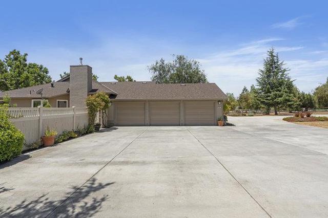 5636 Sundown Lane, Tres Pinos CA: https://media.crmls.org/mediaz/2367d5f1-6e5a-4c06-9198-295b1969b8d6.jpg