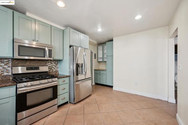 Image 14 of 60 For 1063 32nd St