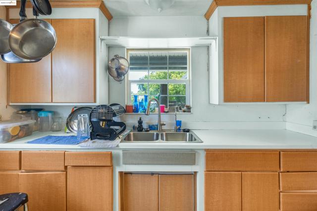 832 W 11Th St, Antioch CA: https://media.crmls.org/mediaz/2368032f-b463-43a7-9137-c3d792eb79fa.jpg