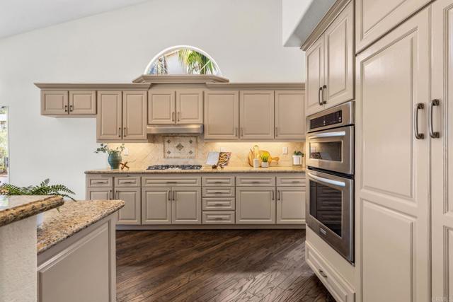 1337 Oak View Way, Escondido CA: https://media.crmls.org/mediaz/236807f2-1b04-4006-b454-87b8617e2fe6.jpg