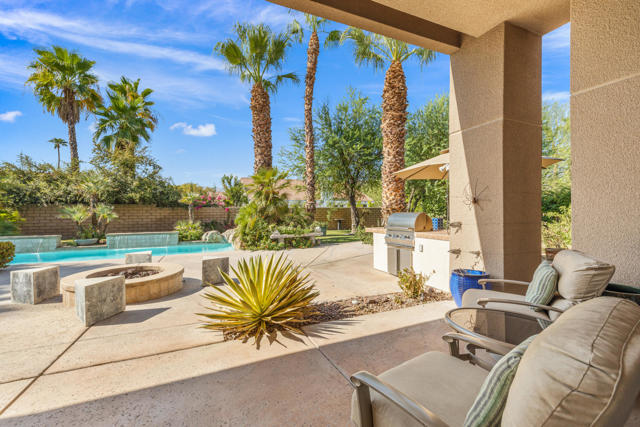 12 Boulder Lane, Rancho Mirage CA: https://media.crmls.org/mediaz/2368105d-c525-4410-a391-3d14f0c51d6c.jpg
