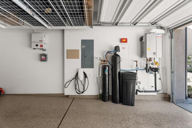 10416 Adamson Way, San Diego CA: https://media.crmls.org/mediaz/23694b79-21ff-417b-861f-baff4cf28872.jpg