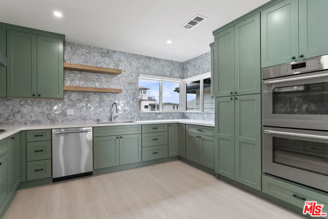4444 Don Felipe Drive, Los Angeles CA: https://media.crmls.org/mediaz/2369c5e8-1dce-45c7-8ab2-082fa1a4c20c.jpg
