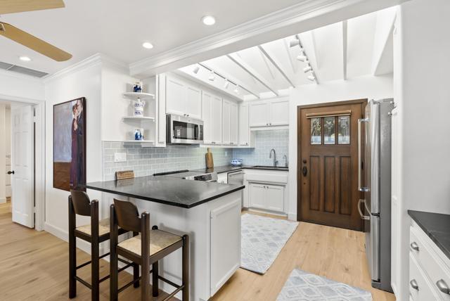 1552 Camino Del Mar, Del Mar CA: https://media.crmls.org/mediaz/2369e811-d572-4a35-8293-dbe1d83dbc6d.jpg