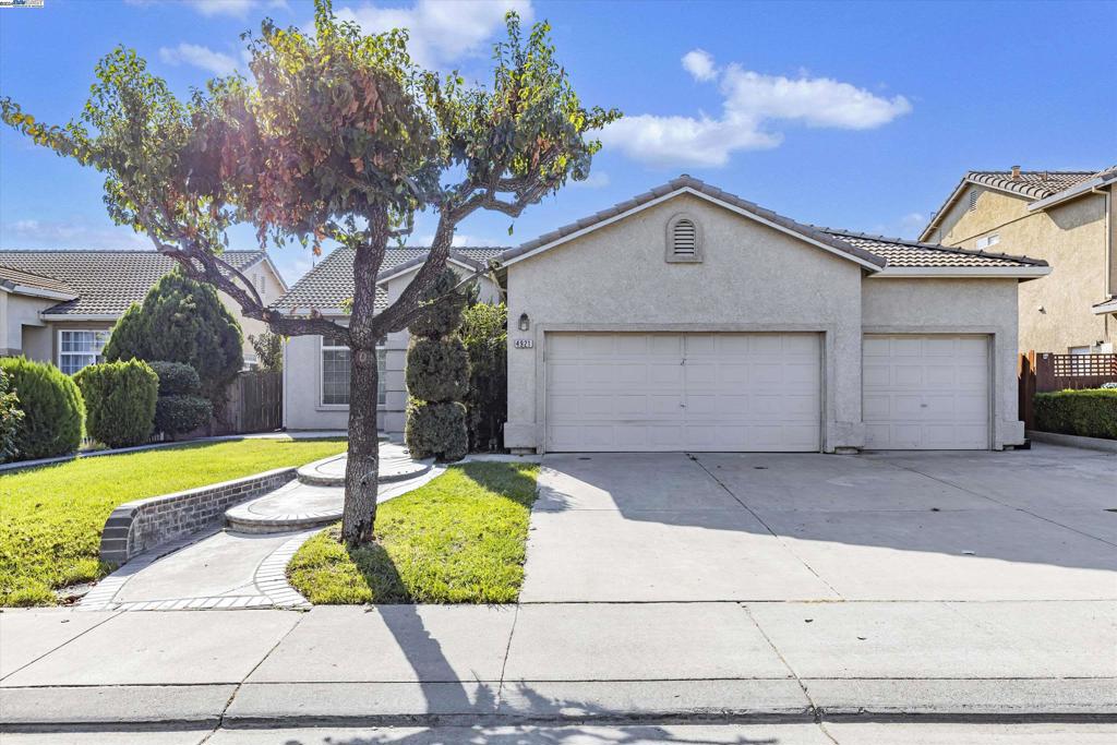 4921 Snowberry Lane