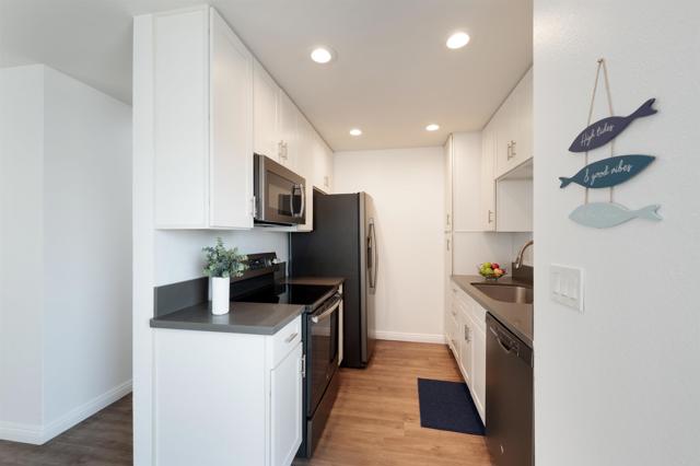 1460 Seacoast Drive, Imperial Beach CA: https://media.crmls.org/mediaz/236a7c86-7878-47a5-9fef-bfb859c855c8.jpg