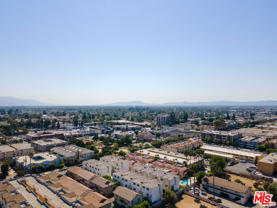 https://media.crmls.org/mediaz/236ae0d9-d5d9-4f58-b99d-5c193e6df150.jpg?preset=X-Large