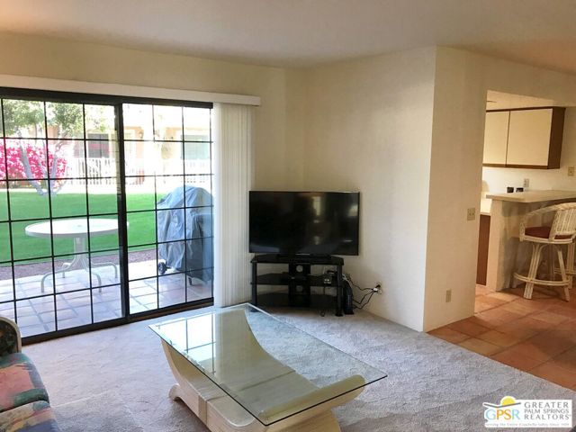 2701 E Mesquite Ave Unit EE165 Avenue, Palm Springs CA: https://media.crmls.org/mediaz/236b426b-175d-43b7-baaa-e7d90baa9935.jpg