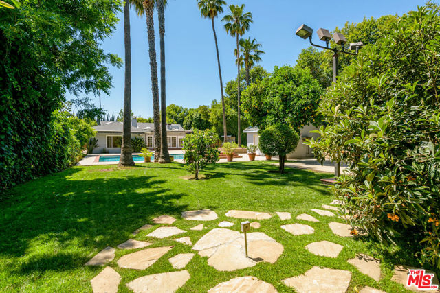 8760 White Oak Avenue, Sherwood Forest CA: https://media.crmls.org/mediaz/236b69a8-f7c3-4788-91a6-66e610517eeb.jpg