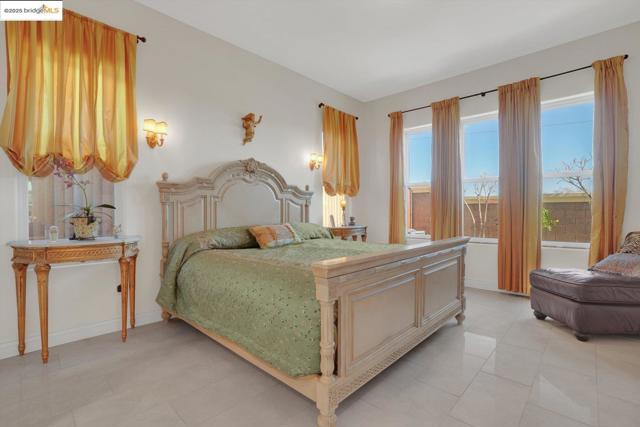 1577 Chianti LN, Brentwood CA: https://media.crmls.org/mediaz/236be0c3-49d6-467b-901f-54c7b422760c.jpg