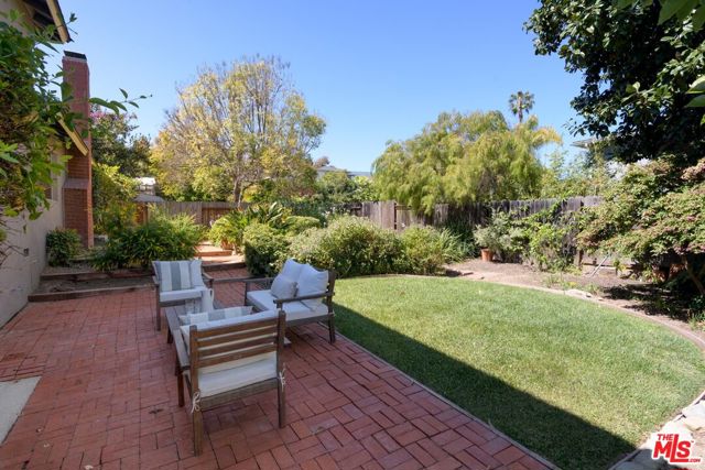 6591 Camino Venturoso, Goleta CA: https://media.crmls.org/mediaz/236be5b6-1eb2-4951-9ef0-73a8a9a78de3.jpg