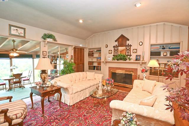 1380 E Juana Ave, San Leandro CA: https://media.crmls.org/mediaz/236c11e9-9ee2-46c4-b5a3-8517a6b7a9f8.jpg