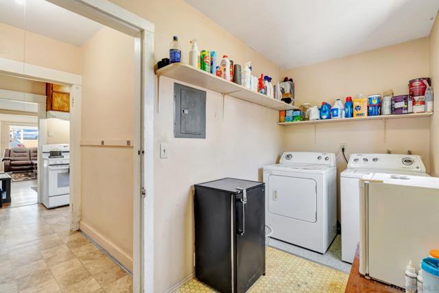 9065 67 Lemon St, Spring Valley CA: https://media.crmls.org/mediaz/236c53c3-28ff-4b50-9d04-68b36b83f12c.jpg
