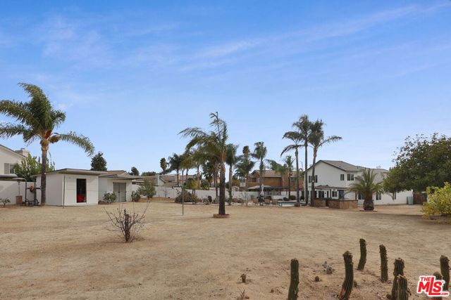 39665 Maple Leaf Court, Murrieta CA: https://media.crmls.org/mediaz/236c6b50-25d1-454f-b7c1-c8b90d6cec96.jpg